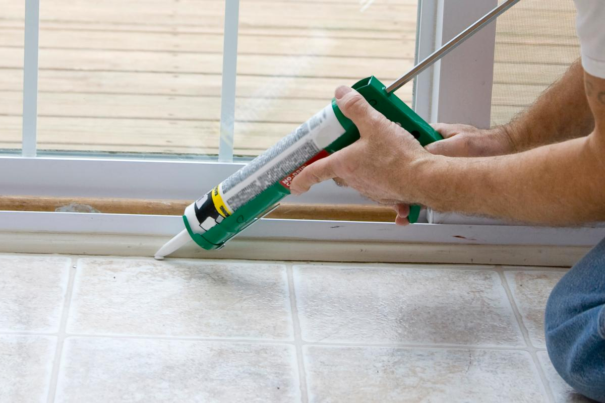 Mastic and Adhesives Yalden DIY & Garden