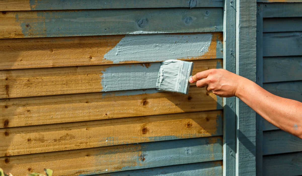 how to paint a fence